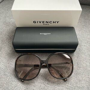 Brand new authentic oversized round Givenchy sunglasses in tortoise